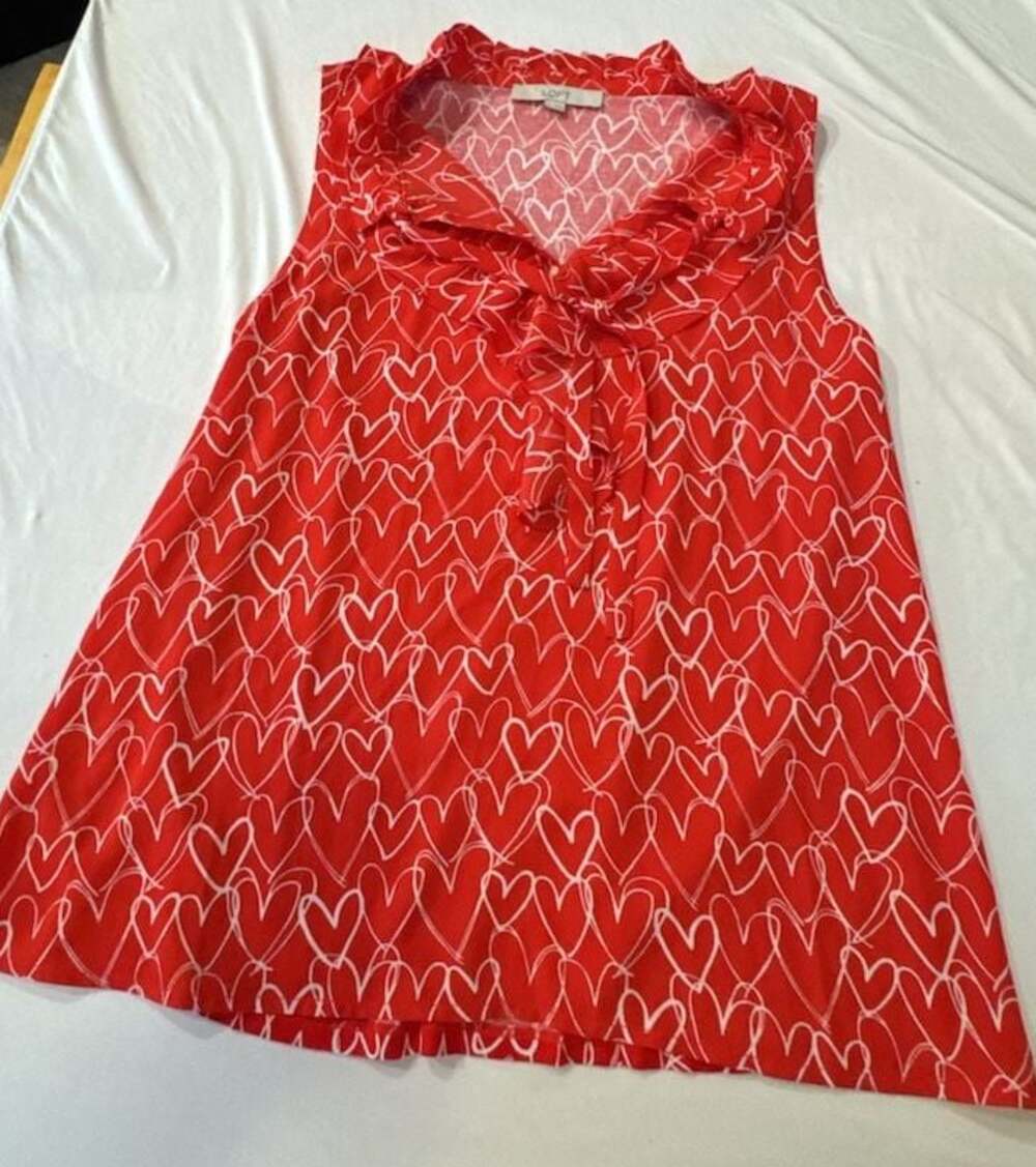 M453 LOFT Sleeveless Ruffle Neck Heart Print Blouse Red White Size M